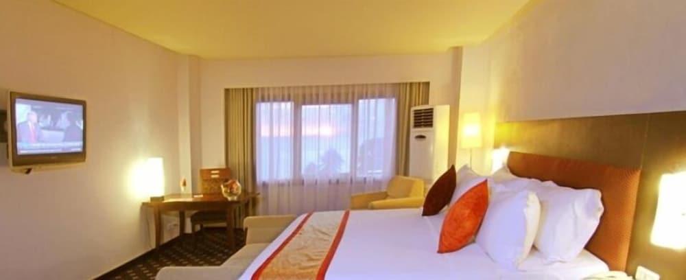 Pangeran Beach Hotel Padang  Dış mekan fotoğraf
