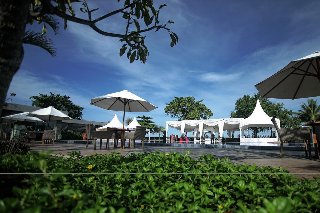 Pangeran Beach Hotel Padang  Dış mekan fotoğraf