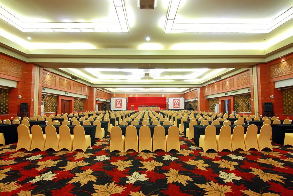 Pangeran Beach Hotel Padang  Dış mekan fotoğraf