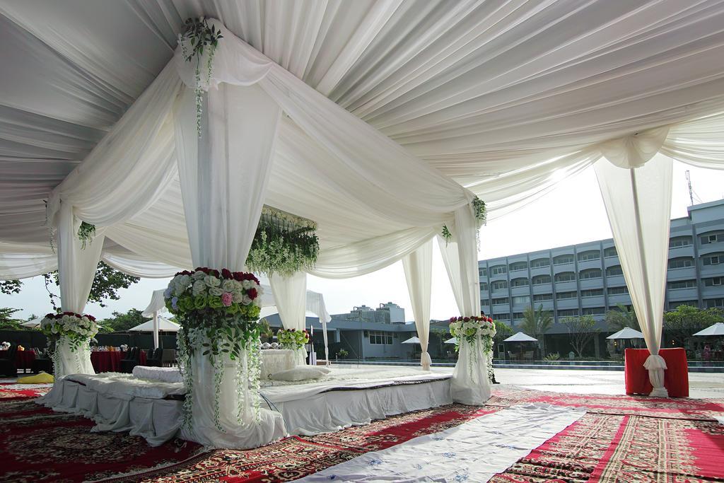 Pangeran Beach Hotel Padang  Dış mekan fotoğraf