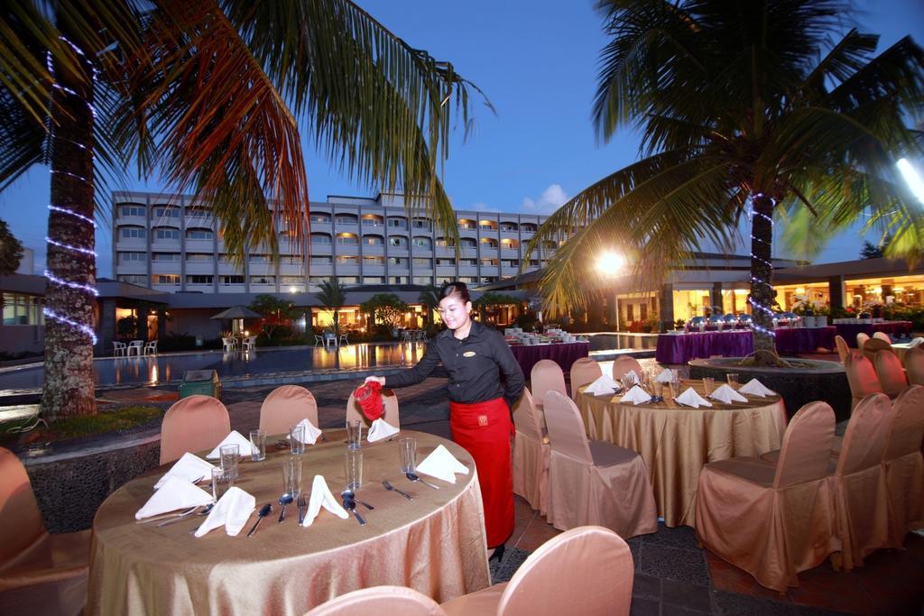Pangeran Beach Hotel Padang  Dış mekan fotoğraf