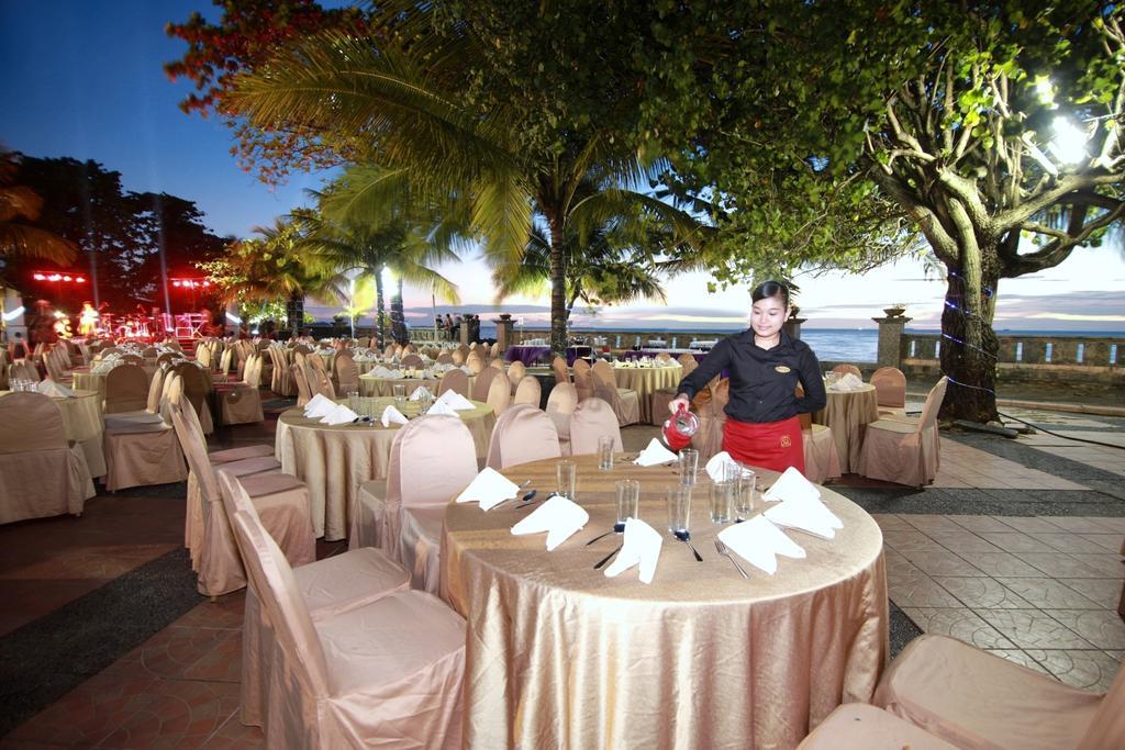 Pangeran Beach Hotel Padang  Dış mekan fotoğraf