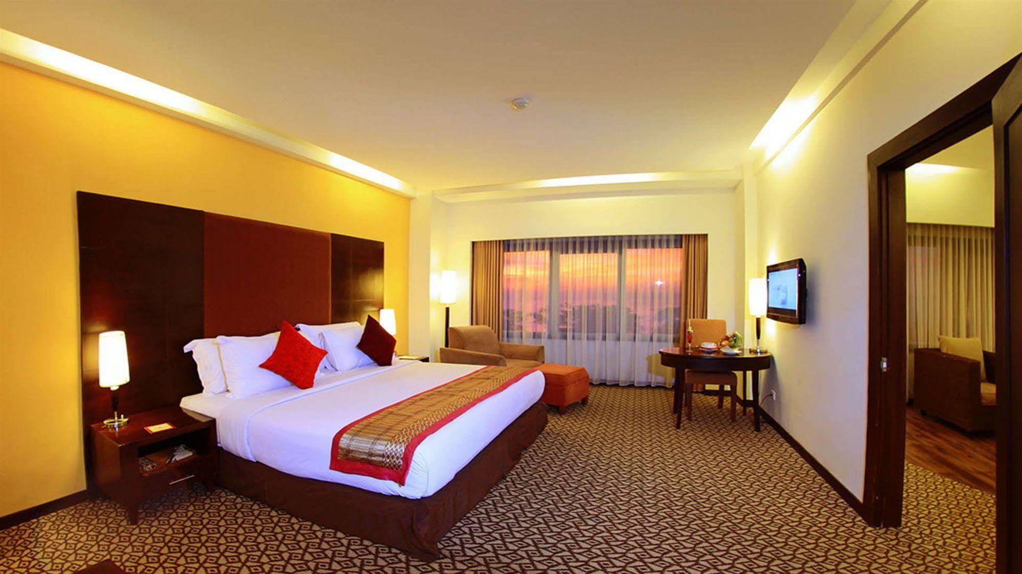 Pangeran Beach Hotel Padang  Dış mekan fotoğraf