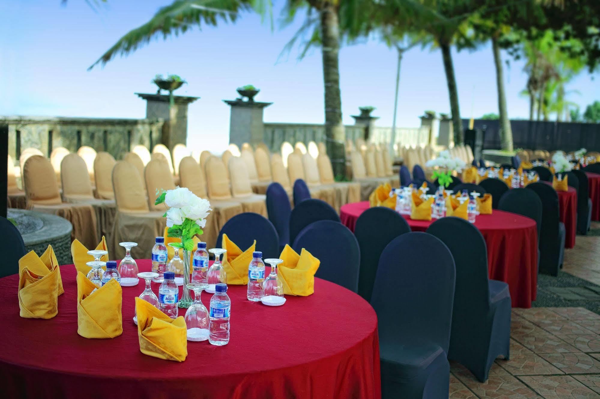 Pangeran Beach Hotel Padang  Dış mekan fotoğraf